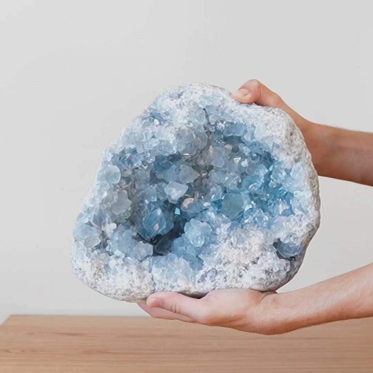 Carregar vídeo: Drusa De Celestita Natural Grande Extra 8,650 kg