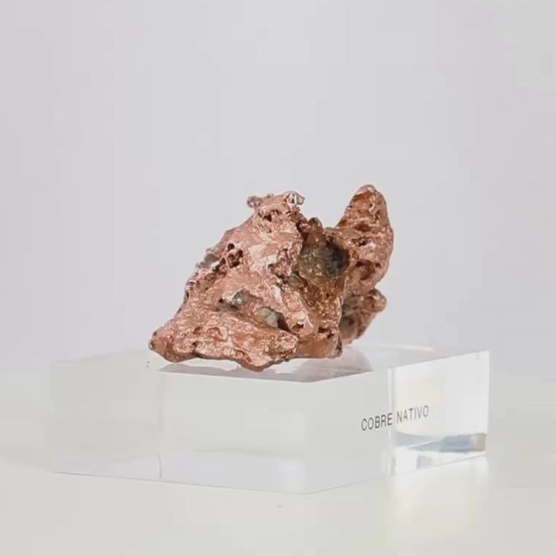 Cobre Nativo Bruto com Inclusão de Prata e Malaquita na Base Acrílica - Formação Única ( Coleção )