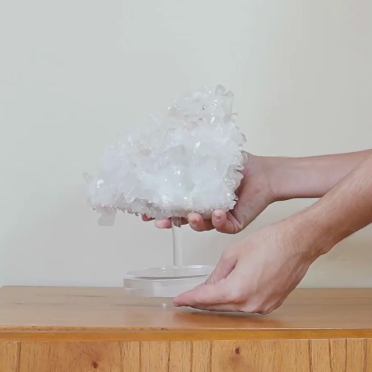 Carregar vídeo: Drusa Quartzo Cristal Fada Cristalizado Extra na Base Acrílica 3,052 kg