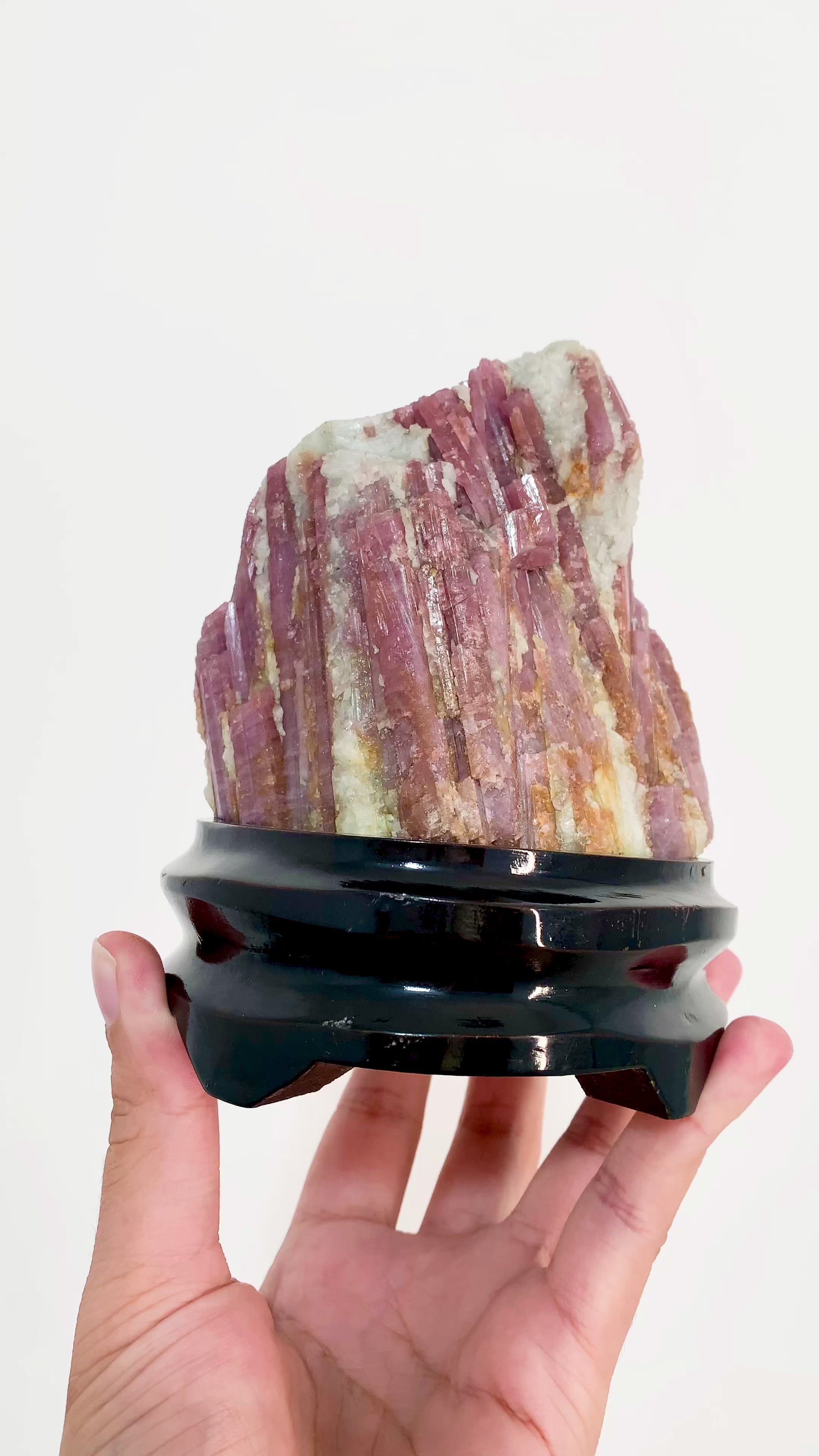 Carregar vídeo: Pedra Turmalina Rosa Extra Na Base De Madeira (Rara) 1,243 Kg