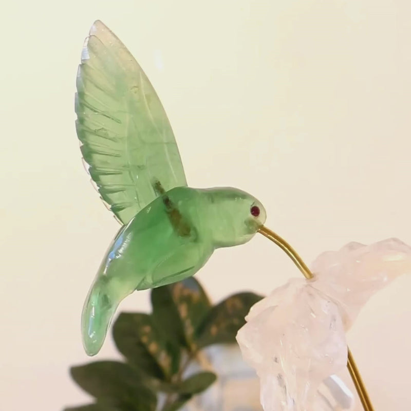 Escultura Beija-flor em Fluorita Verde Flor Lisiantos em Quartzo Cristal Base Cristal de Quartzo
