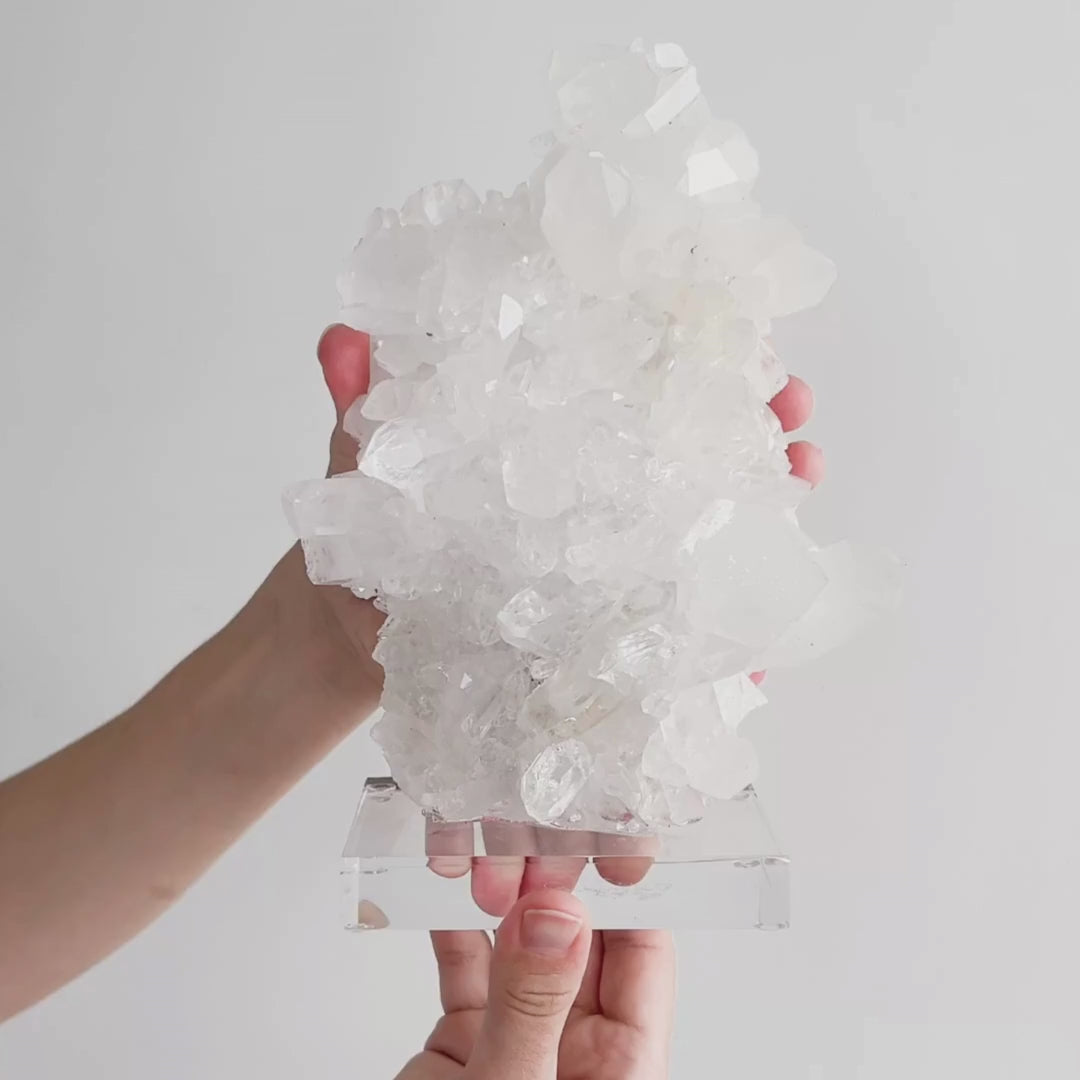 Carregar vídeo: Drusa de Cristal de Quartzo Alta Pureza Na na Base Acrílica 1,650 Kg